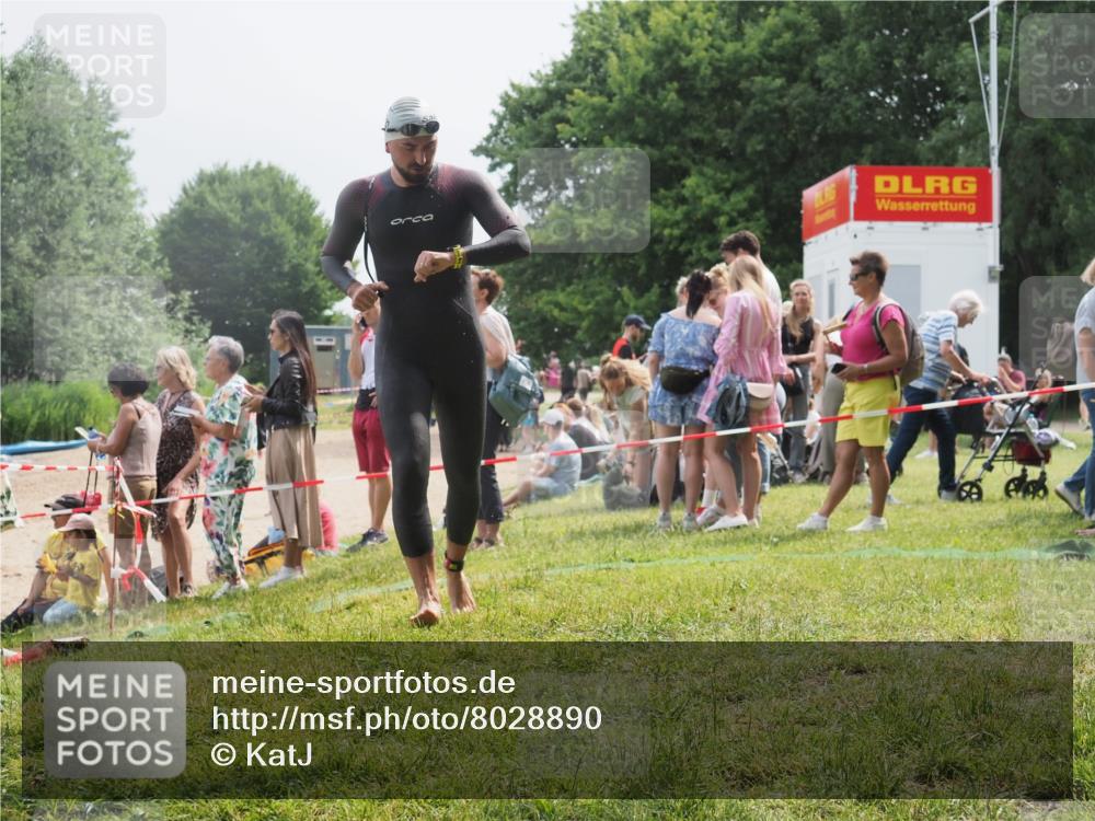 15.06.2025 - 27. Vierlanden-Triathlon KatJ http://msf.ph/oto/8028890 15.06.2025 11:04:07 Schwimmen 663, 729, 754 meine-sportfotos.de
