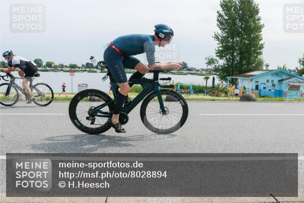 21.06.2025 - 27. Vierlanden-Triathlon H.Heesch http://msf.ph/oto/8028894 15.06.2025 11:26:10 Radfahren 652, 682, 800, 919 meine-sportfotos.de