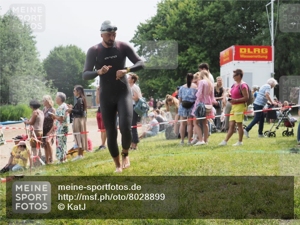 15.06.2025 - 27. Vierlanden-Triathlon KatJ http://msf.ph/oto/8028899 15.06.2025 11:04:07 Schwimmen 663, 729, 754 meine-sportfotos.de