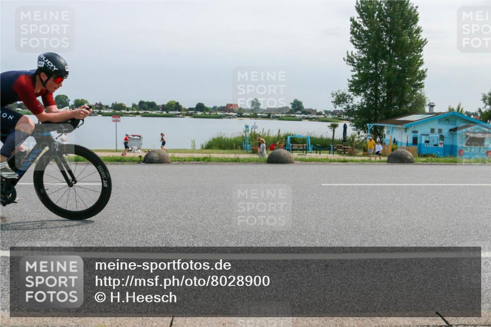 21.06.2025 - 27. Vierlanden-Triathlon H.Heesch http://msf.ph/oto/8028900 15.06.2025 11:26:11 Radfahren 652, 682, 798, 800, 919 meine-sportfotos.de
