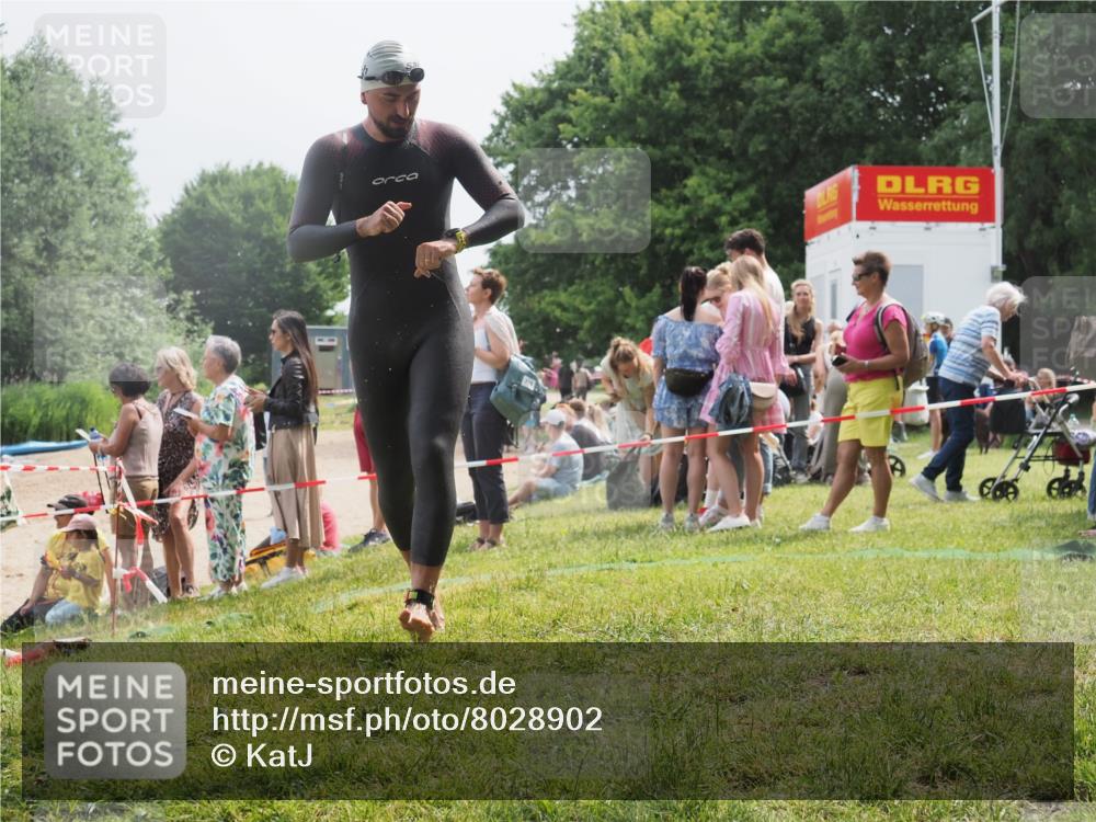 15.06.2025 - 27. Vierlanden-Triathlon KatJ http://msf.ph/oto/8028902 15.06.2025 11:04:07 Schwimmen 663, 729, 754 meine-sportfotos.de