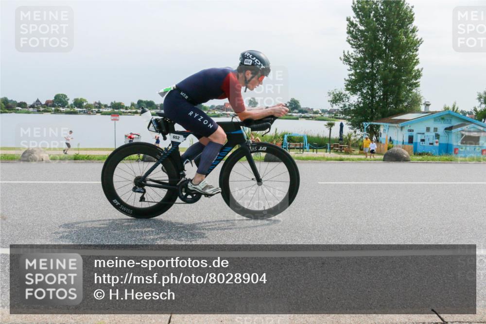 21.06.2025 - 27. Vierlanden-Triathlon H.Heesch http://msf.ph/oto/8028904 15.06.2025 11:26:11 Radfahren 652, 682, 798, 800, 919 meine-sportfotos.de