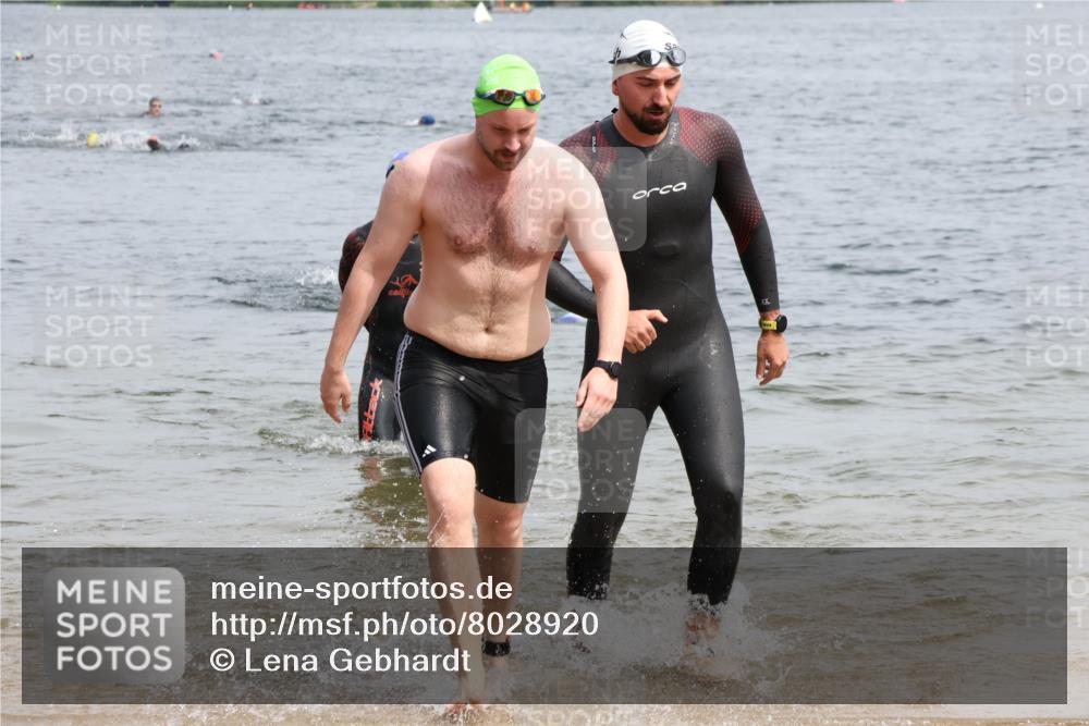 15.06.2025 - 27. Vierlanden-Triathlon Lena Gebhardt http://msf.ph/oto/8028920 15.06.2025 11:03:57 Schwimmen 663, 729, 754, 773 meine-sportfotos.de
