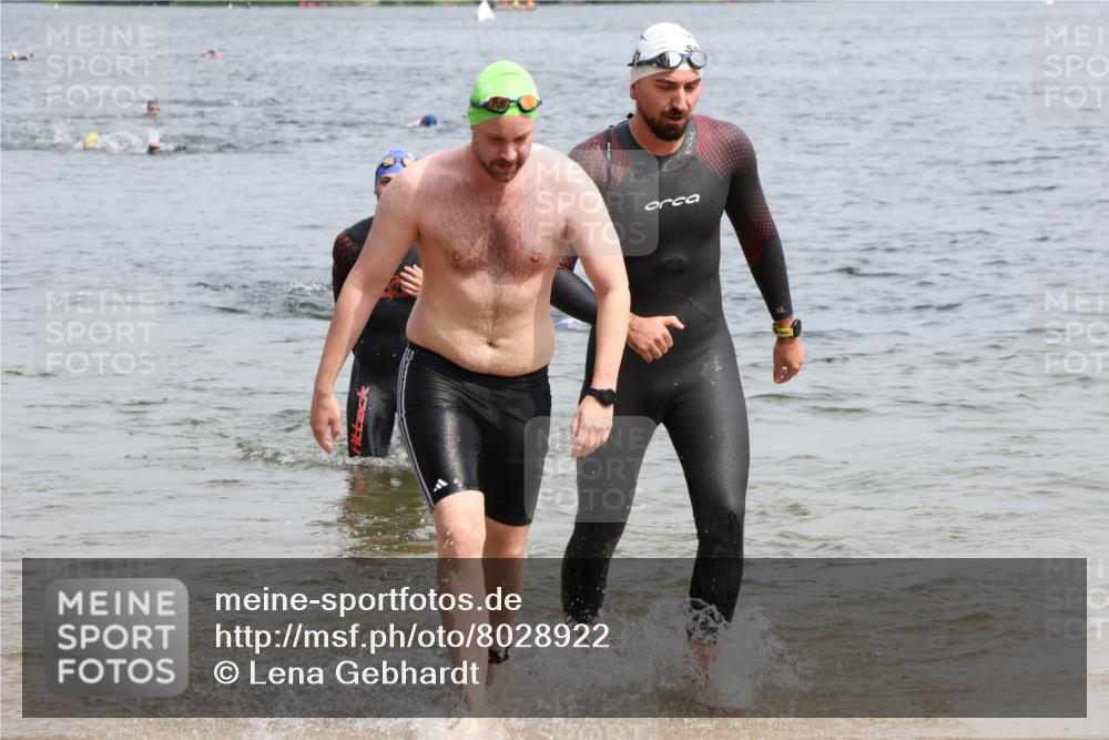 15.06.2025 - 27. Vierlanden-Triathlon Lena Gebhardt http://msf.ph/oto/8028922 15.06.2025 11:03:57 Schwimmen 663, 729, 754, 773 meine-sportfotos.de