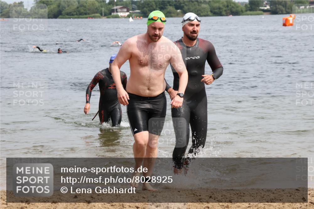 15.06.2025 - 27. Vierlanden-Triathlon Lena Gebhardt http://msf.ph/oto/8028925 15.06.2025 11:03:58 Schwimmen 663, 729, 754, 773 meine-sportfotos.de