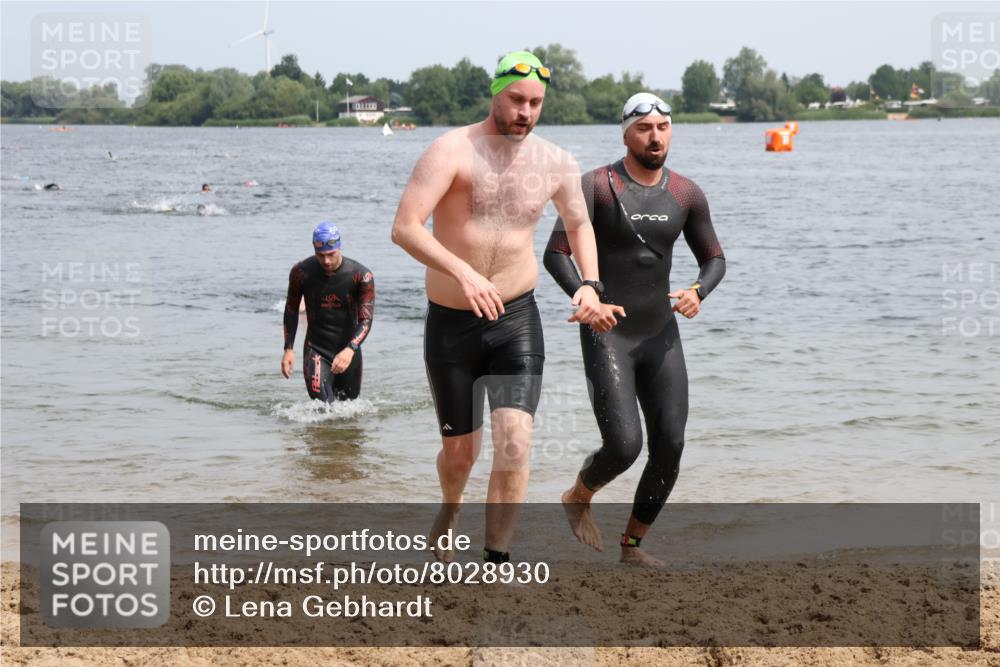 15.06.2025 - 27. Vierlanden-Triathlon Lena Gebhardt http://msf.ph/oto/8028930 15.06.2025 11:03:59 Schwimmen 663, 729, 754, 773 meine-sportfotos.de