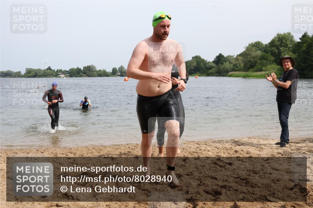 15.06.2025 - 27. Vierlanden-Triathlon Lena Gebhardt http://msf.ph/oto/8028940 15.06.2025 11:04:00 Schwimmen 663, 729, 754, 773 meine-sportfotos.de
