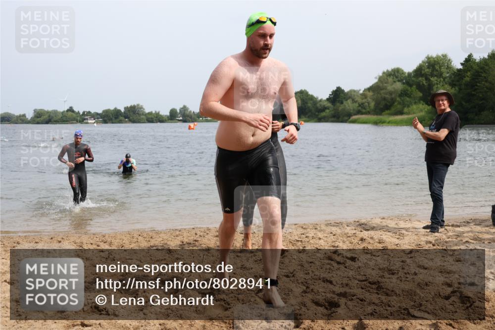 15.06.2025 - 27. Vierlanden-Triathlon Lena Gebhardt http://msf.ph/oto/8028941 15.06.2025 11:04:01 Schwimmen 663, 729, 754, 773 meine-sportfotos.de