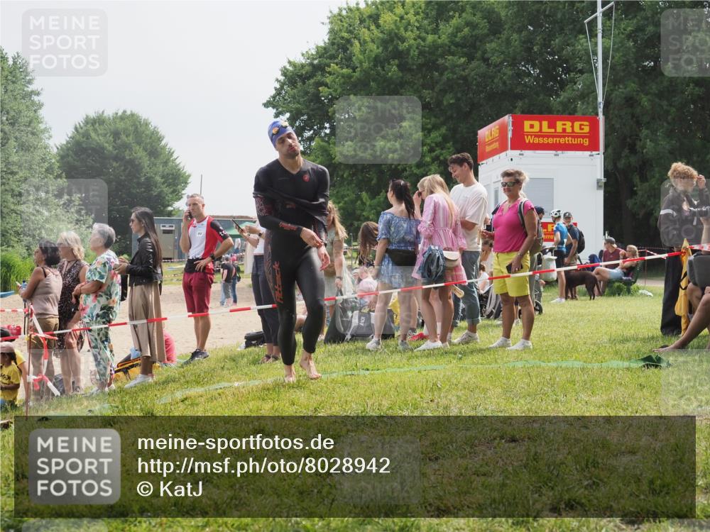 15.06.2025 - 27. Vierlanden-Triathlon KatJ http://msf.ph/oto/8028942 15.06.2025 11:04:11 Schwimmen 663, 729, 754, 763 meine-sportfotos.de