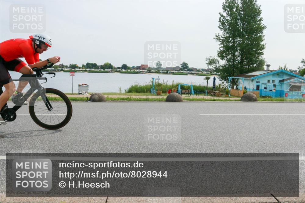 15.06.2025 - 27. Vierlanden-Triathlon H.Heesch http://msf.ph/oto/8028944 15.06.2025 10:29:04 Radfahren 104, 137, 302, 488 meine-sportfotos.de