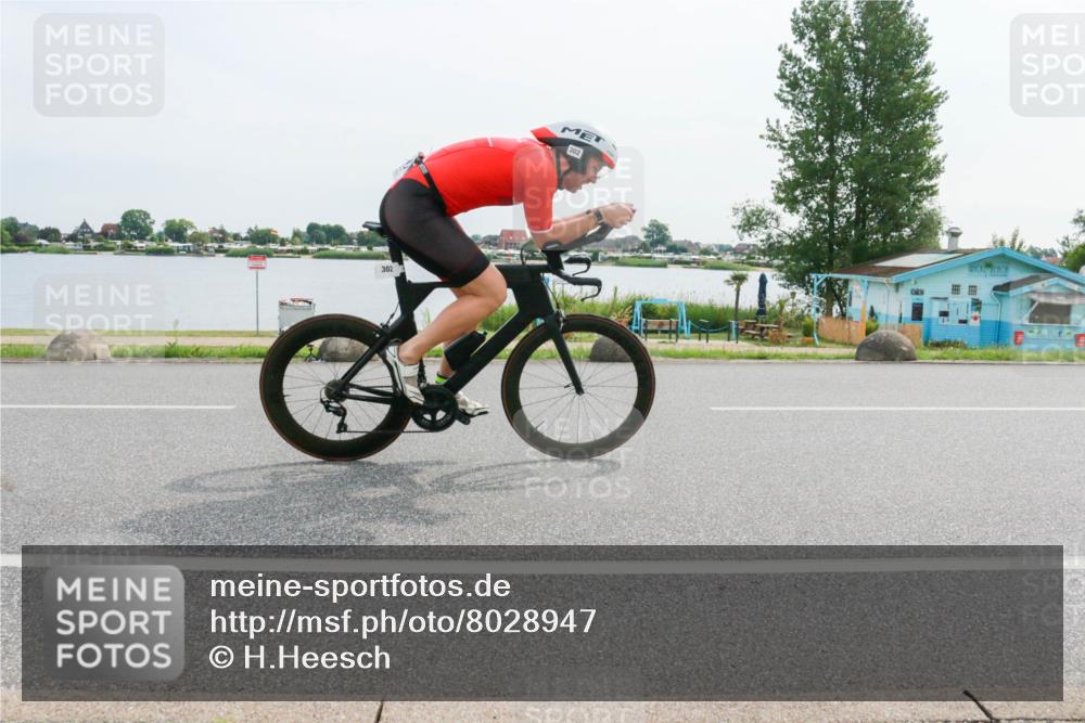 15.06.2025 - 27. Vierlanden-Triathlon H.Heesch http://msf.ph/oto/8028947 15.06.2025 10:29:04 Radfahren 104, 137, 302, 488 meine-sportfotos.de