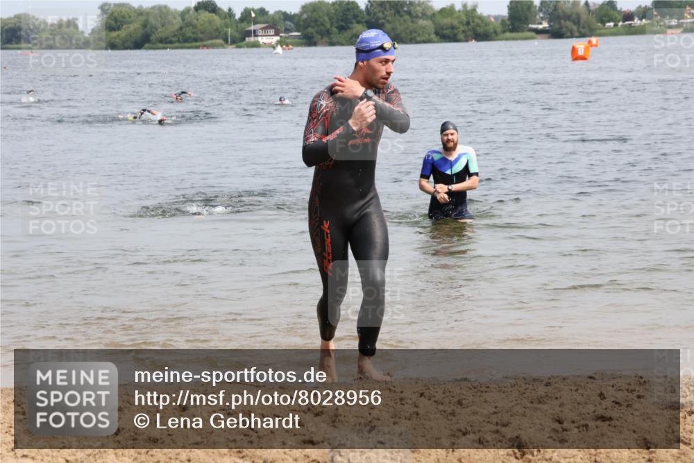 15.06.2025 - 27. Vierlanden-Triathlon Lena Gebhardt http://msf.ph/oto/8028956 15.06.2025 11:04:03 Schwimmen 663, 729, 754, 763 meine-sportfotos.de