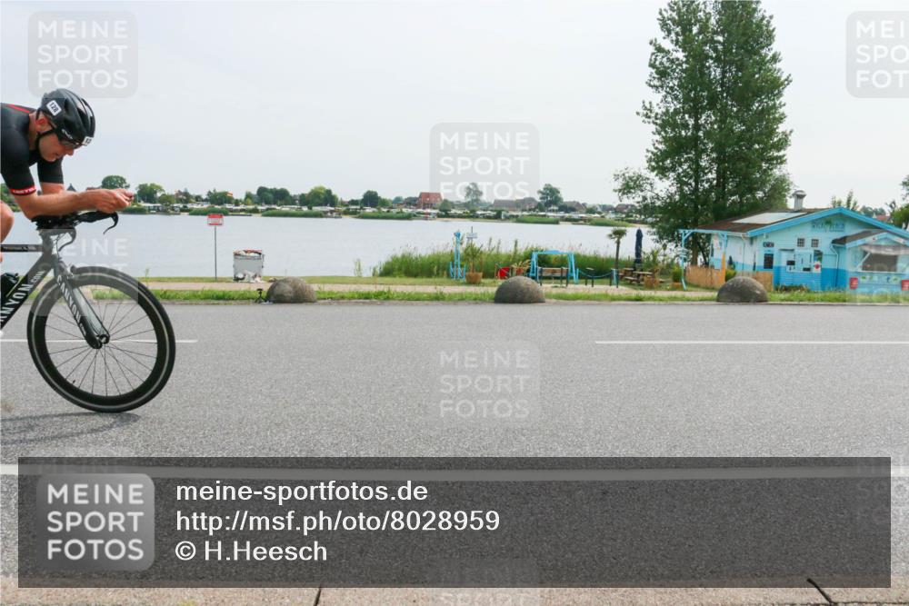 15.06.2025 - 27. Vierlanden-Triathlon H.Heesch http://msf.ph/oto/8028959 15.06.2025 10:29:16 Radfahren 122, 128 meine-sportfotos.de