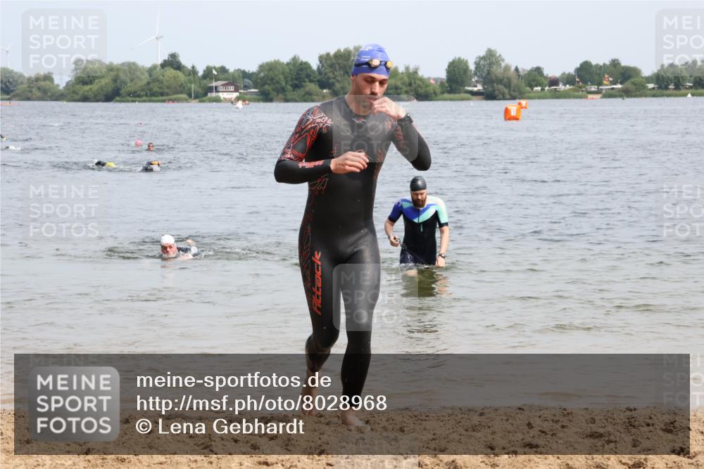 15.06.2025 - 27. Vierlanden-Triathlon Lena Gebhardt http://msf.ph/oto/8028968 15.06.2025 11:04:04 Schwimmen 663, 729, 754, 763 meine-sportfotos.de