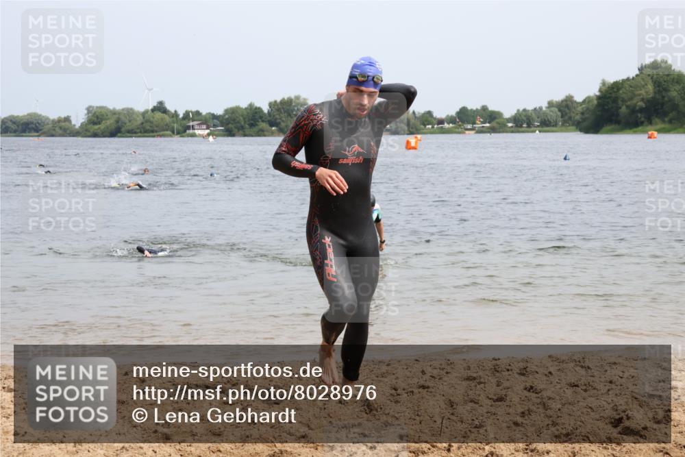 15.06.2025 - 27. Vierlanden-Triathlon Lena Gebhardt http://msf.ph/oto/8028976 15.06.2025 11:04:05 Schwimmen 663, 729, 754, 763 meine-sportfotos.de