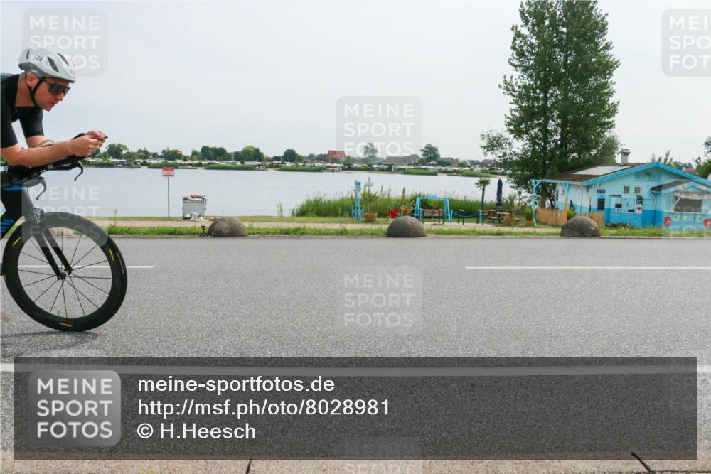 15.06.2025 - 27. Vierlanden-Triathlon H.Heesch http://msf.ph/oto/8028981 15.06.2025 10:29:17 Radfahren 64, 122, 128 meine-sportfotos.de