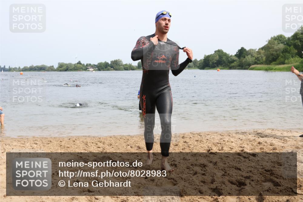 15.06.2025 - 27. Vierlanden-Triathlon Lena Gebhardt http://msf.ph/oto/8028983 15.06.2025 11:04:06 Schwimmen 663, 729, 754, 763 meine-sportfotos.de