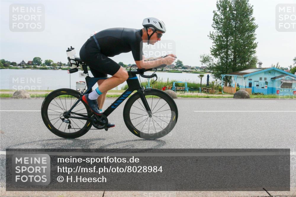 15.06.2025 - 27. Vierlanden-Triathlon H.Heesch http://msf.ph/oto/8028984 15.06.2025 10:29:18 Radfahren 64, 122, 128 meine-sportfotos.de