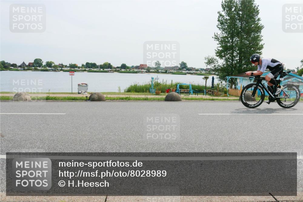 15.06.2025 - 27. Vierlanden-Triathlon H.Heesch http://msf.ph/oto/8028989 15.06.2025 10:29:18 Radfahren 64, 122, 128 meine-sportfotos.de