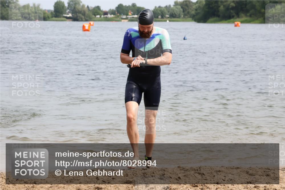 15.06.2025 - 27. Vierlanden-Triathlon Lena Gebhardt http://msf.ph/oto/8028994 15.06.2025 11:04:11 Schwimmen 658, 663, 754, 763 meine-sportfotos.de