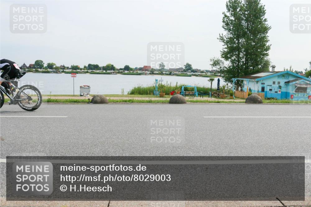 15.06.2025 - 27. Vierlanden-Triathlon H.Heesch http://msf.ph/oto/8029003 15.06.2025 10:29:19 Radfahren 64, 122, 128 meine-sportfotos.de