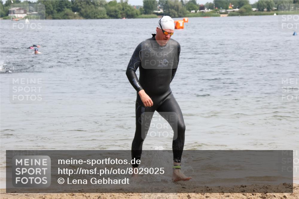 15.06.2025 - 27. Vierlanden-Triathlon Lena Gebhardt http://msf.ph/oto/8029025 15.06.2025 11:04:14 Schwimmen 658, 663, 763 meine-sportfotos.de
