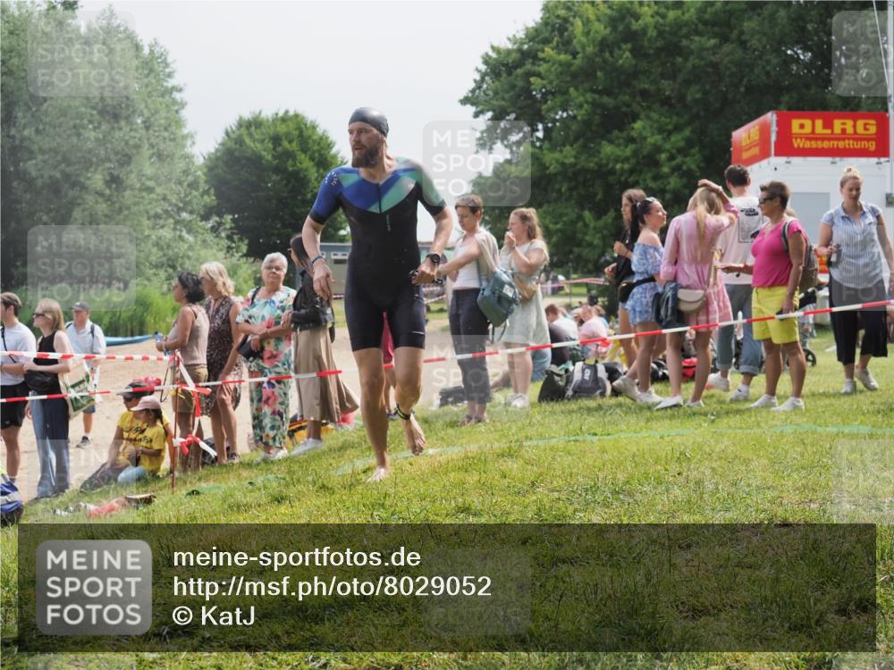15.06.2025 - 27. Vierlanden-Triathlon KatJ http://msf.ph/oto/8029052 15.06.2025 11:04:17 Schwimmen 658, 663, 763 meine-sportfotos.de