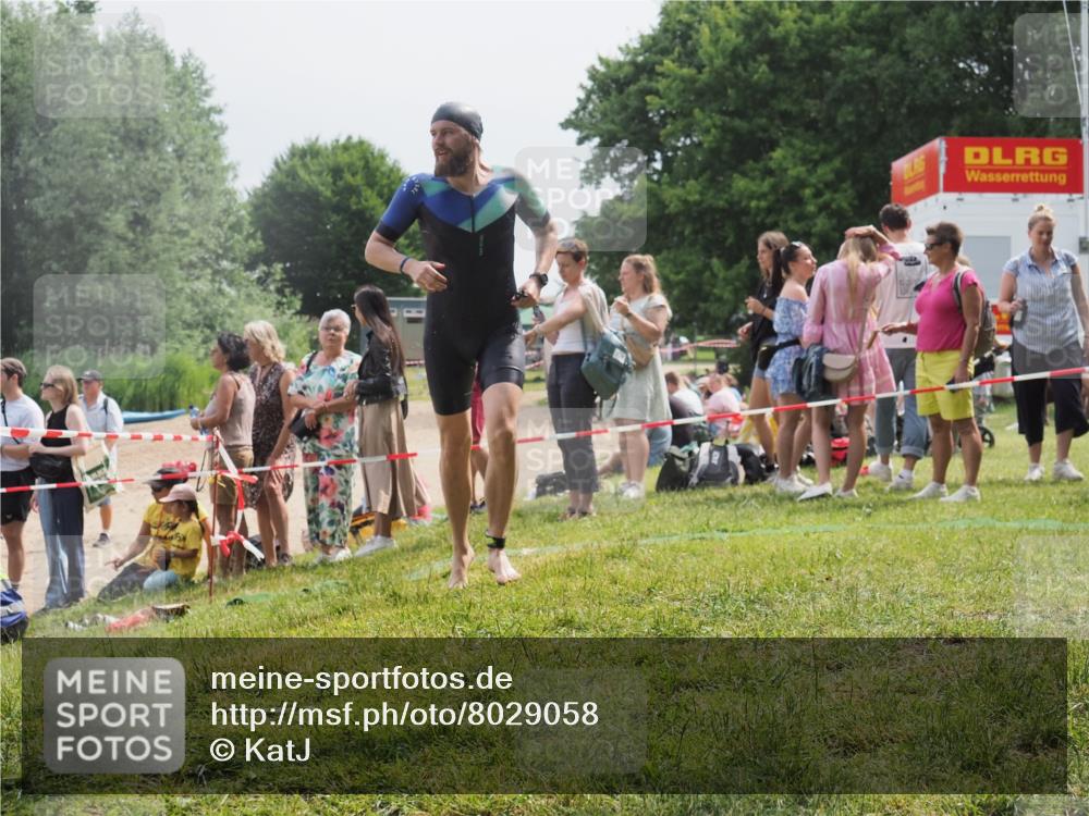 15.06.2025 - 27. Vierlanden-Triathlon KatJ http://msf.ph/oto/8029058 15.06.2025 11:04:17 Schwimmen 658, 663, 763 meine-sportfotos.de