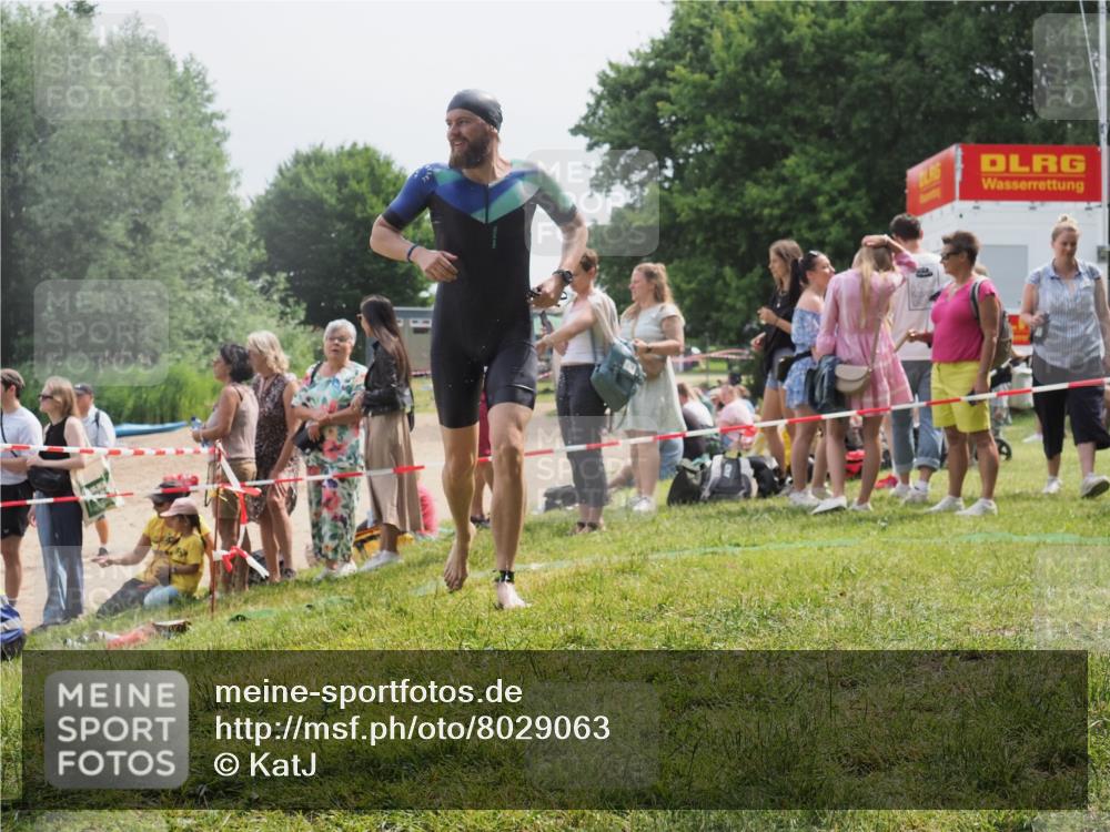 15.06.2025 - 27. Vierlanden-Triathlon KatJ http://msf.ph/oto/8029063 15.06.2025 11:04:17 Schwimmen 658, 663, 763 meine-sportfotos.de