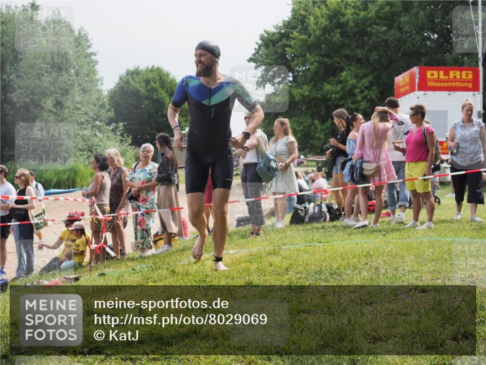 15.06.2025 - 27. Vierlanden-Triathlon KatJ http://msf.ph/oto/8029069 15.06.2025 11:04:18 Schwimmen 658, 663, 763 meine-sportfotos.de
