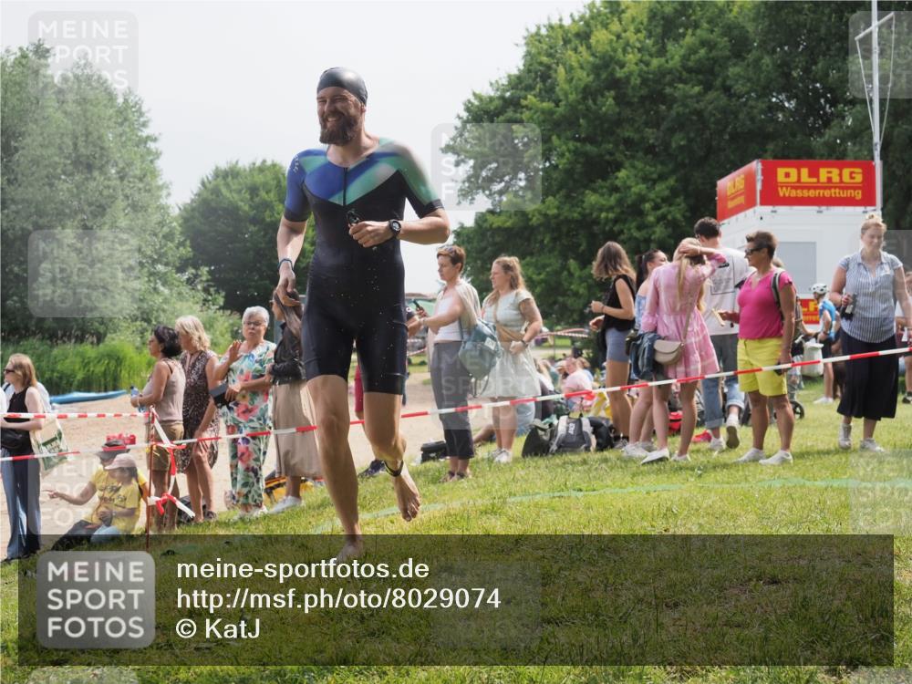 15.06.2025 - 27. Vierlanden-Triathlon KatJ http://msf.ph/oto/8029074 15.06.2025 11:04:18 Schwimmen 658, 663, 763 meine-sportfotos.de