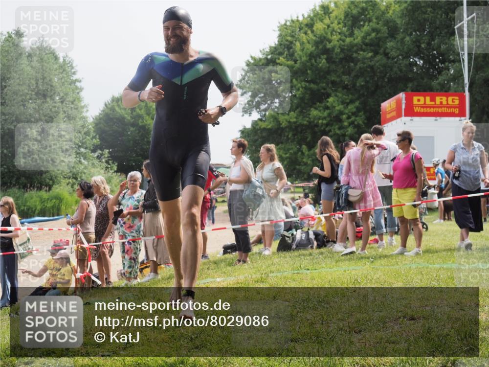 15.06.2025 - 27. Vierlanden-Triathlon KatJ http://msf.ph/oto/8029086 15.06.2025 11:04:18 Schwimmen 658, 663, 763 meine-sportfotos.de