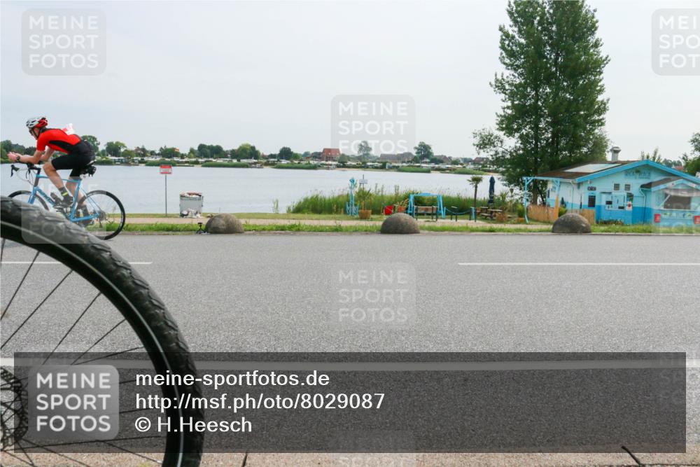 15.06.2025 - 27. Vierlanden-Triathlon H.Heesch http://msf.ph/oto/8029087 15.06.2025 10:29:37 Radfahren 82, 99, 262 meine-sportfotos.de