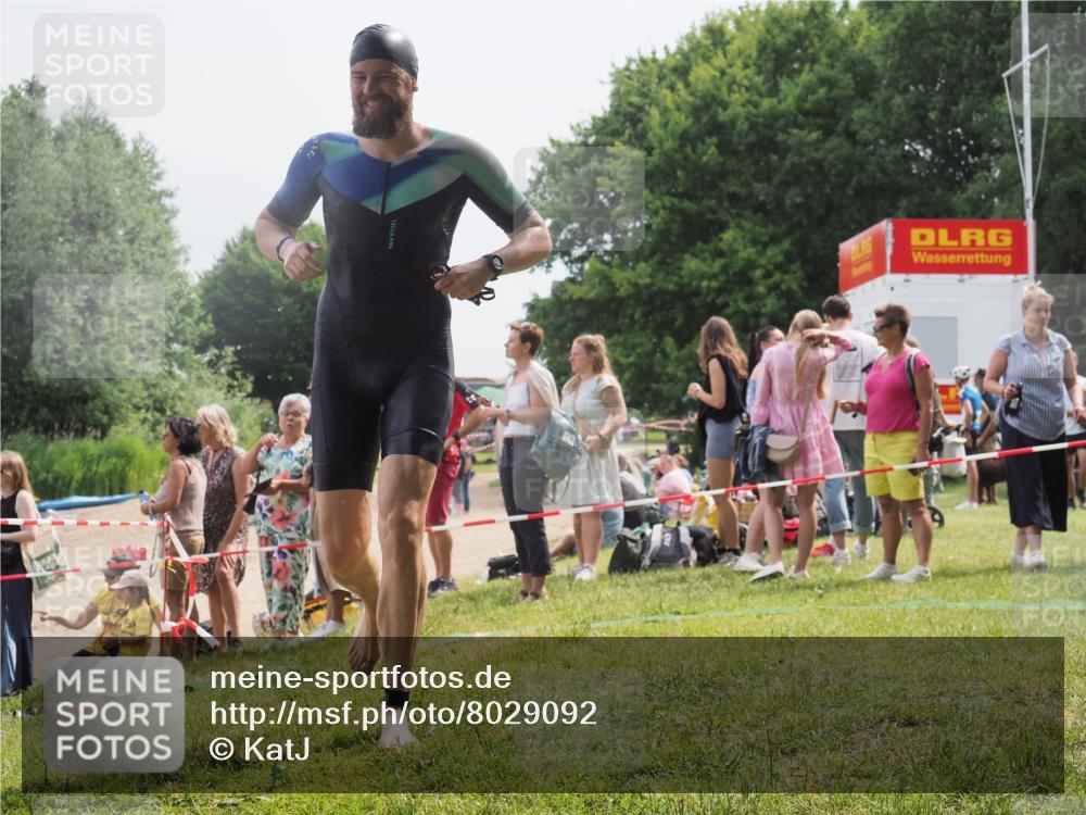 15.06.2025 - 27. Vierlanden-Triathlon KatJ http://msf.ph/oto/8029092 15.06.2025 11:04:18 Schwimmen 658, 663, 763 meine-sportfotos.de