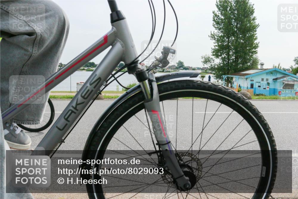 15.06.2025 - 27. Vierlanden-Triathlon H.Heesch http://msf.ph/oto/8029093 15.06.2025 10:29:37 Radfahren 82, 99, 262 meine-sportfotos.de