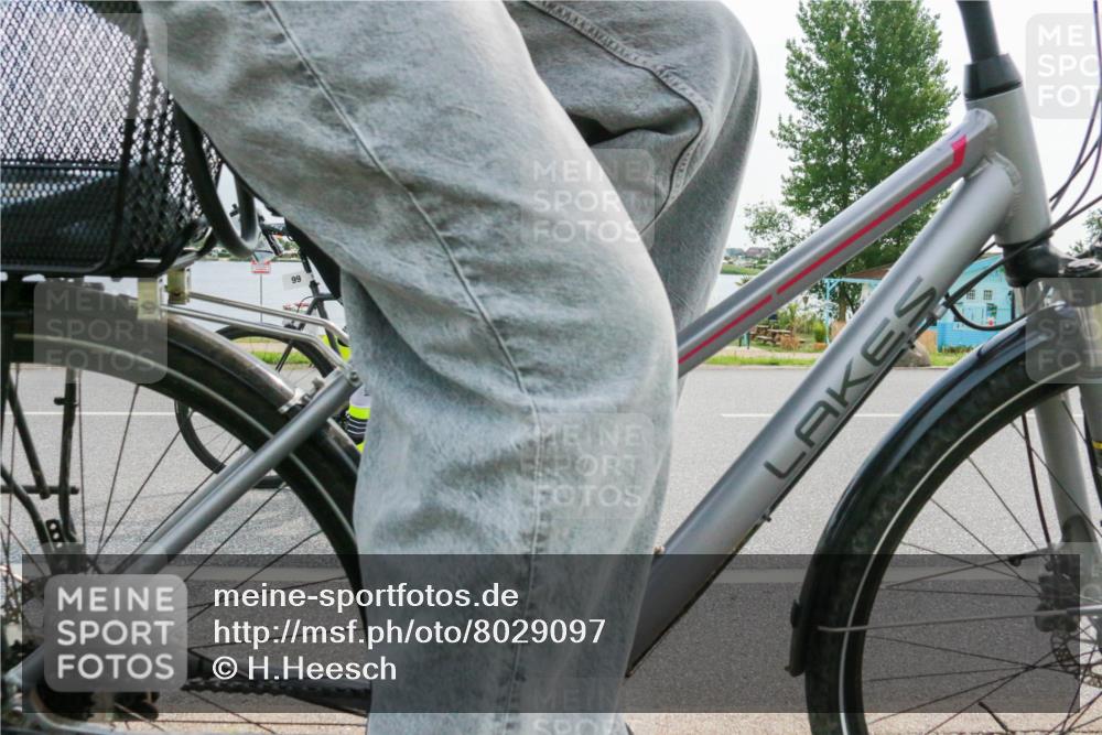 15.06.2025 - 27. Vierlanden-Triathlon H.Heesch http://msf.ph/oto/8029097 15.06.2025 10:29:37 Radfahren 82, 99, 262 meine-sportfotos.de