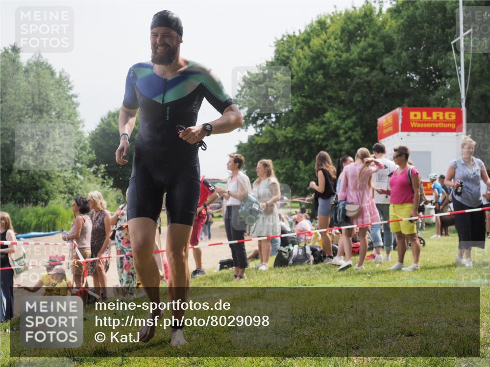 15.06.2025 - 27. Vierlanden-Triathlon KatJ http://msf.ph/oto/8029098 15.06.2025 11:04:18 Schwimmen 658, 663, 763 meine-sportfotos.de