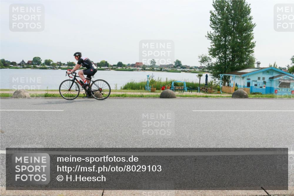 15.06.2025 - 27. Vierlanden-Triathlon H.Heesch http://msf.ph/oto/8029103 15.06.2025 10:29:39 Radfahren 82, 99, 262, 495 meine-sportfotos.de