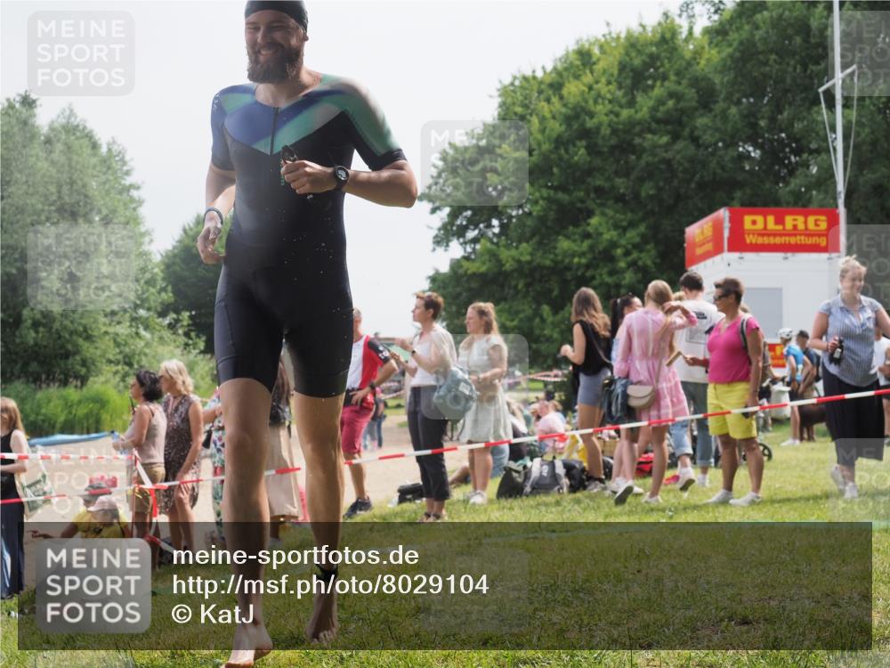 15.06.2025 - 27. Vierlanden-Triathlon KatJ http://msf.ph/oto/8029104 15.06.2025 11:04:18 Schwimmen 658, 663, 763 meine-sportfotos.de