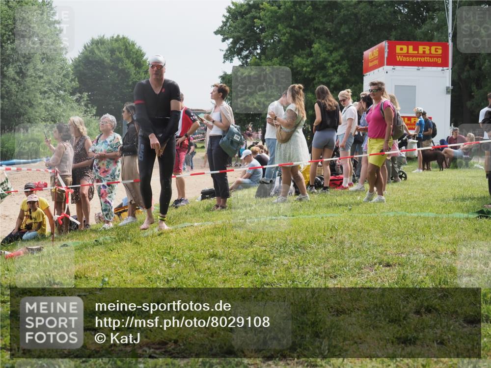 15.06.2025 - 27. Vierlanden-Triathlon KatJ http://msf.ph/oto/8029108 15.06.2025 11:04:23 Schwimmen 658, 763 meine-sportfotos.de