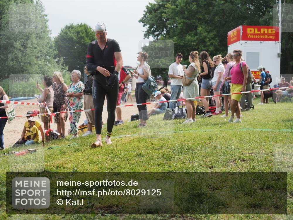 15.06.2025 - 27. Vierlanden-Triathlon KatJ http://msf.ph/oto/8029125 15.06.2025 11:04:24 Schwimmen 658, 763 meine-sportfotos.de