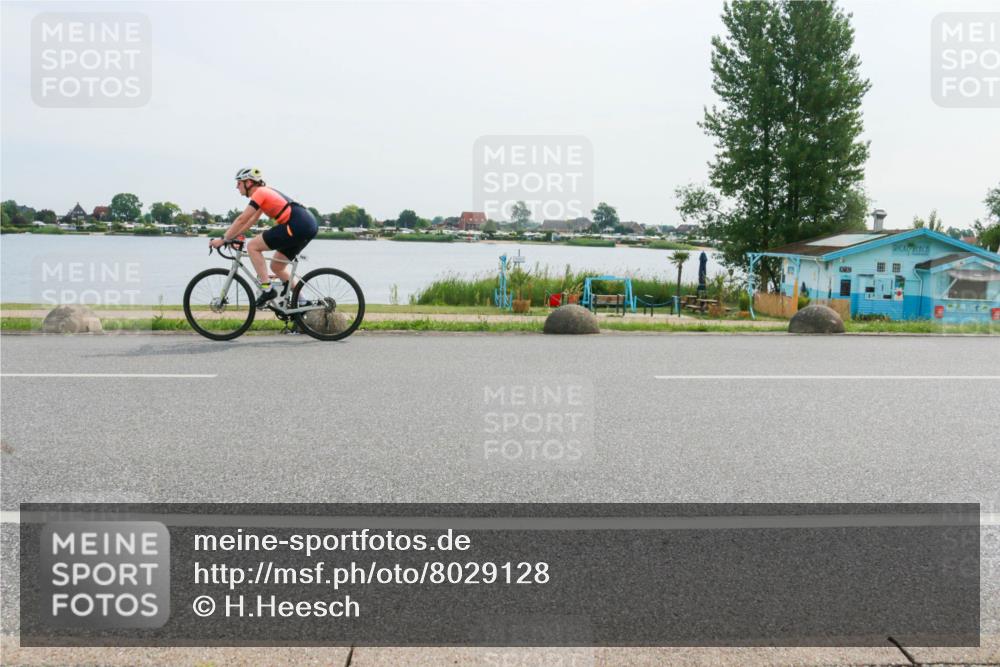 15.06.2025 - 27. Vierlanden-Triathlon H.Heesch http://msf.ph/oto/8029128 15.06.2025 10:29:42 Radfahren 21, 82, 262, 495, 558 meine-sportfotos.de