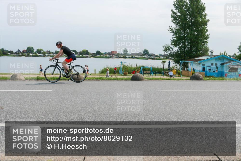 21.06.2025 - 27. Vierlanden-Triathlon H.Heesch http://msf.ph/oto/8029132 15.06.2025 11:26:14 Radfahren 18, 652, 682, 798, 800, 881 meine-sportfotos.de