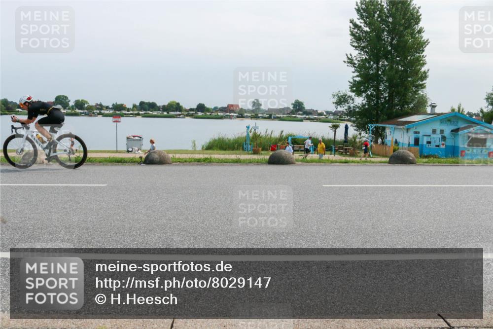 21.06.2025 - 27. Vierlanden-Triathlon H.Heesch http://msf.ph/oto/8029147 15.06.2025 11:26:17 Radfahren 18, 798, 800, 881, 911 meine-sportfotos.de
