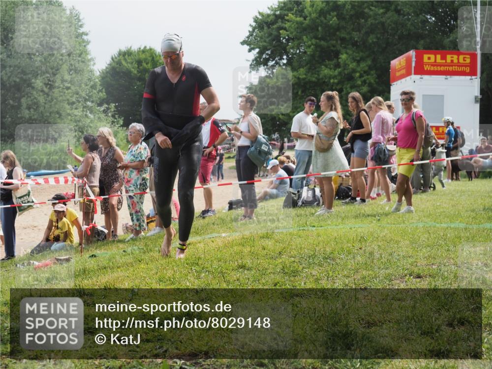 15.06.2025 - 27. Vierlanden-Triathlon KatJ http://msf.ph/oto/8029148 15.06.2025 11:04:25 Schwimmen 658, 763 meine-sportfotos.de