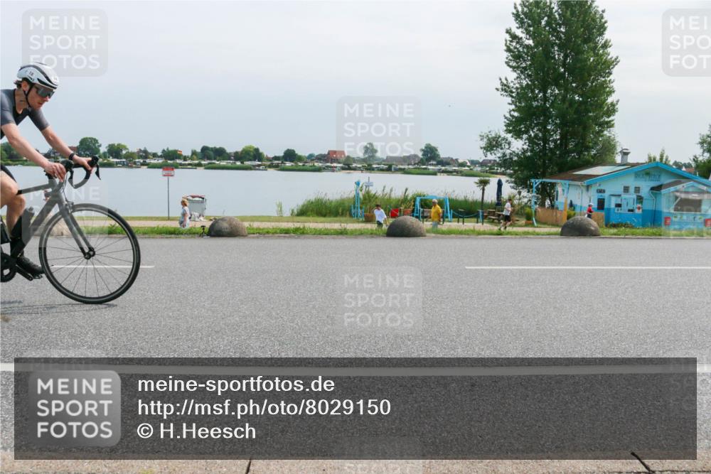 21.06.2025 - 27. Vierlanden-Triathlon H.Heesch http://msf.ph/oto/8029150 15.06.2025 11:26:18 Radfahren 18, 798, 881, 911, 978 meine-sportfotos.de