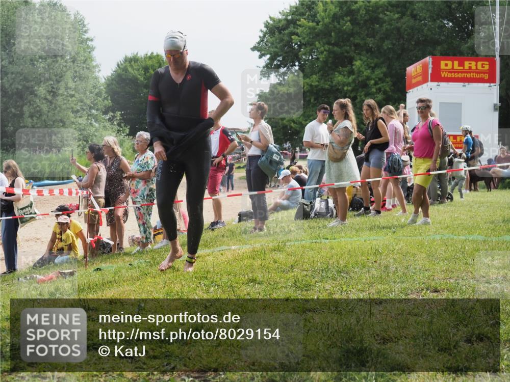 15.06.2025 - 27. Vierlanden-Triathlon KatJ http://msf.ph/oto/8029154 15.06.2025 11:04:25 Schwimmen 658, 763 meine-sportfotos.de