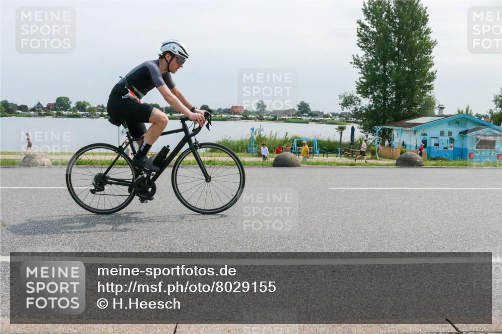 21.06.2025 - 27. Vierlanden-Triathlon H.Heesch http://msf.ph/oto/8029155 15.06.2025 11:26:18 Radfahren 18, 798, 881, 911, 978 meine-sportfotos.de