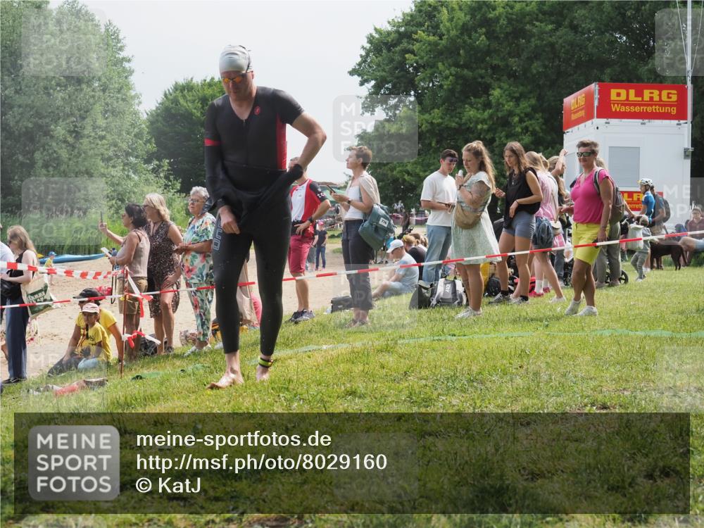 15.06.2025 - 27. Vierlanden-Triathlon KatJ http://msf.ph/oto/8029160 15.06.2025 11:04:25 Schwimmen 658, 763 meine-sportfotos.de