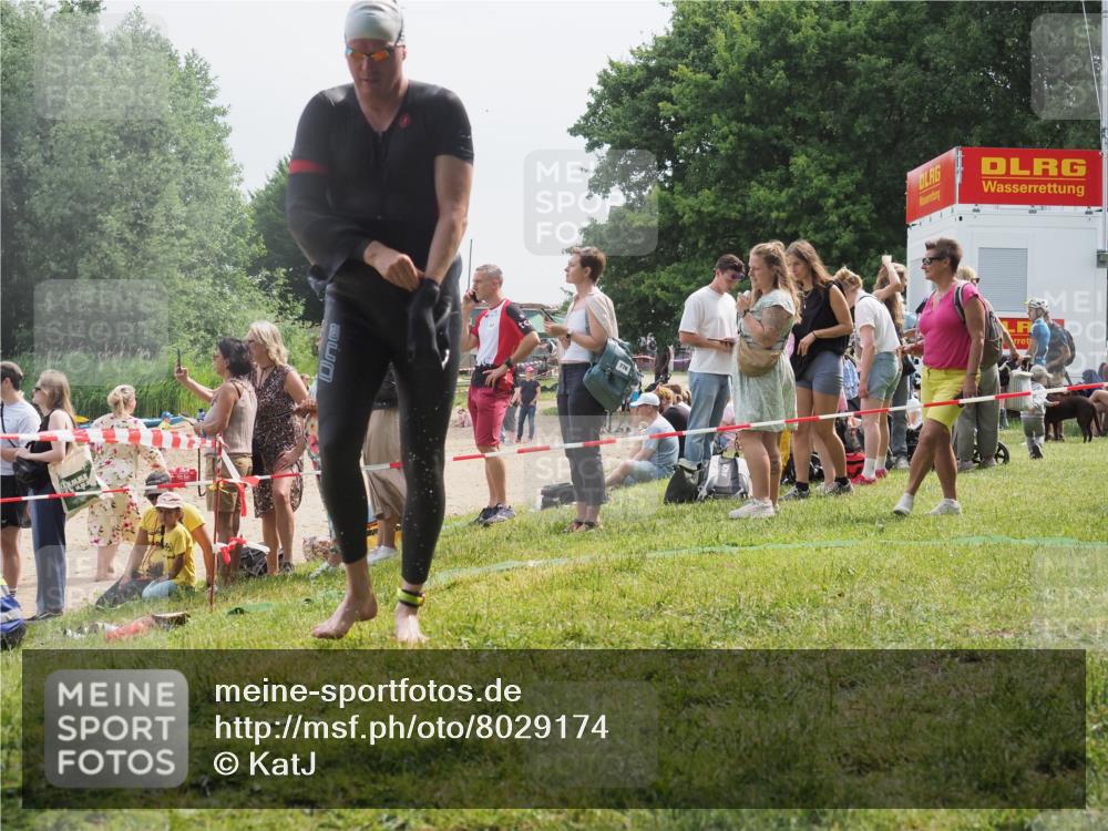15.06.2025 - 27. Vierlanden-Triathlon KatJ http://msf.ph/oto/8029174 15.06.2025 11:04:26 Schwimmen 658, 763 meine-sportfotos.de